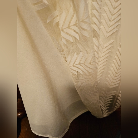 PinkBlush Dress Ivory bell sleeves Maternity/Postpartum size Small - Picture 6 of 8